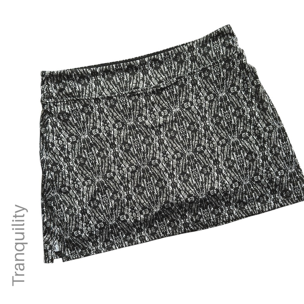 TRANQUILITY COLORADO CLOTHING NWOT SKORT SKIRT BLACK & WHITE YOGA | SIZE: SMALL